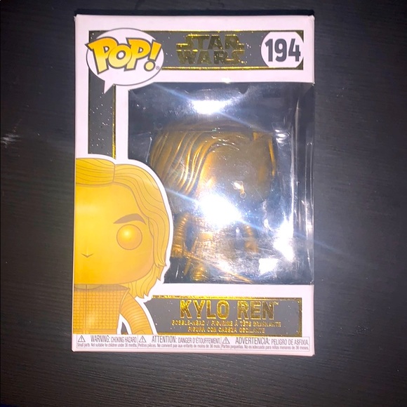 Golden Kylo Ren STARWARS FUNKO POP! - Picture 1 of 3